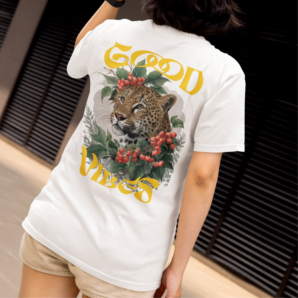 Weiße UNISEX T-Shirts mit Rückenaufdruck "Good Vibes"