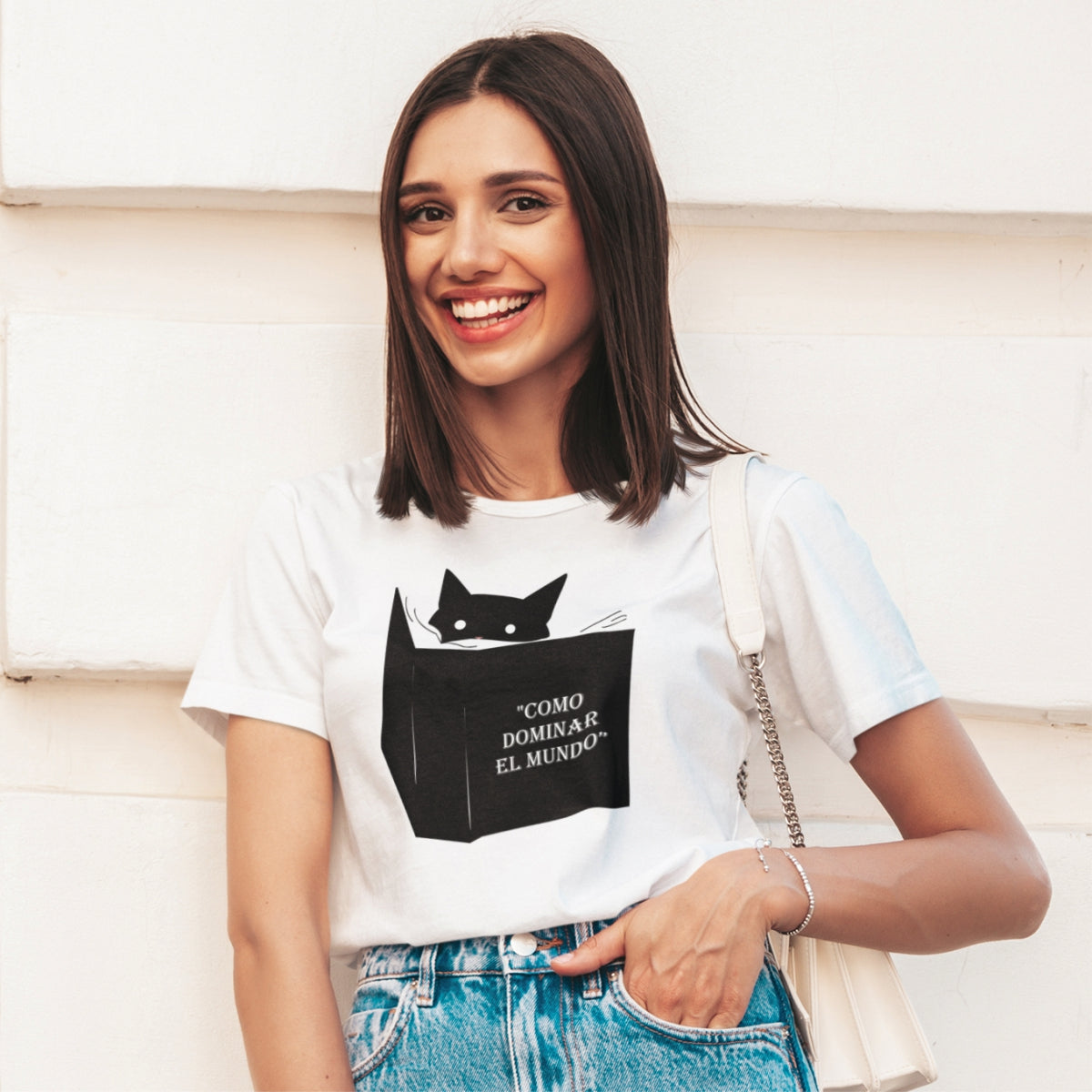 White Unisex T-shirt Como dominar el mundo